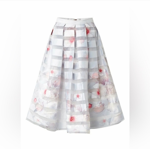⭐️ Pre-loved Ted Baker Floral Print Skirt- Size 1⭐️ - Picture 4 of 7